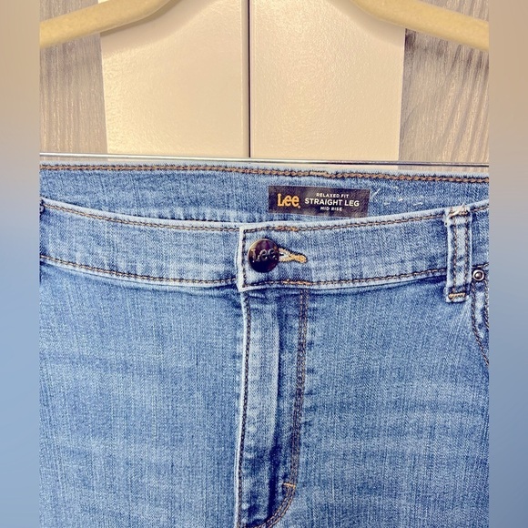 B11.02 Lee relaxed fit straight mid rise jeans 18Tall - Picture 3 of 5